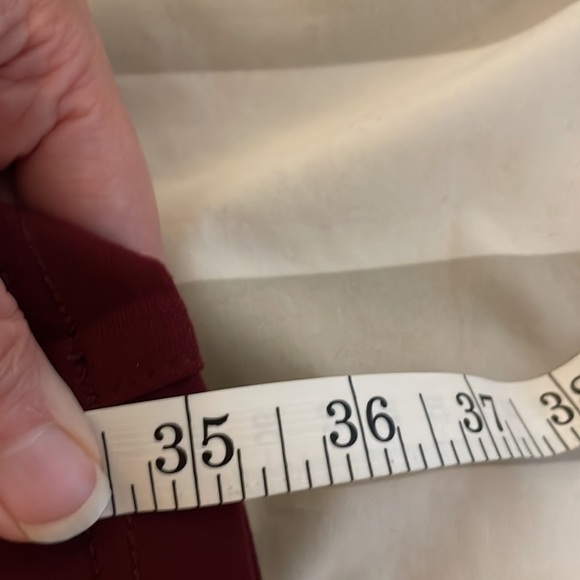 Kut from the Kloth maroon trouser skinny pants size 4L. - Picture 12 of 12